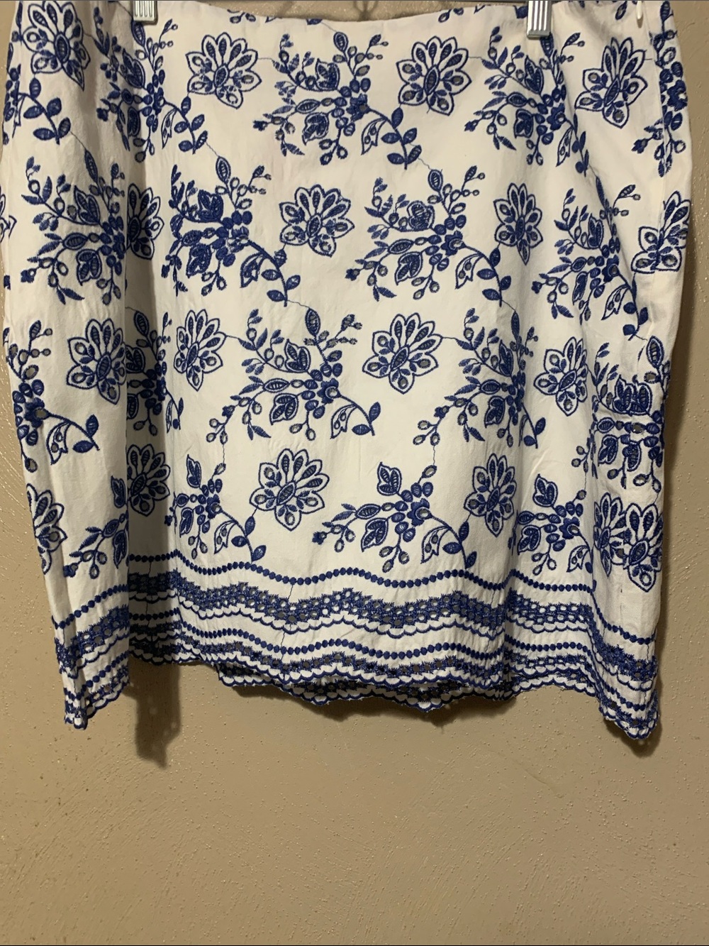 LOFT size 14 White Skirt with Blue Floral Embroidery NWT
